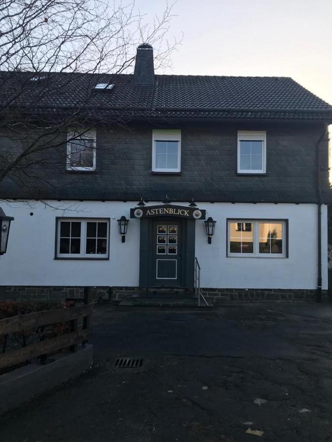 Haus Astenblick In Winterberg Fuer Bis Zu 35 Personen Fuer Wanderveranstaltungen Und Familienfeiern Exterior foto