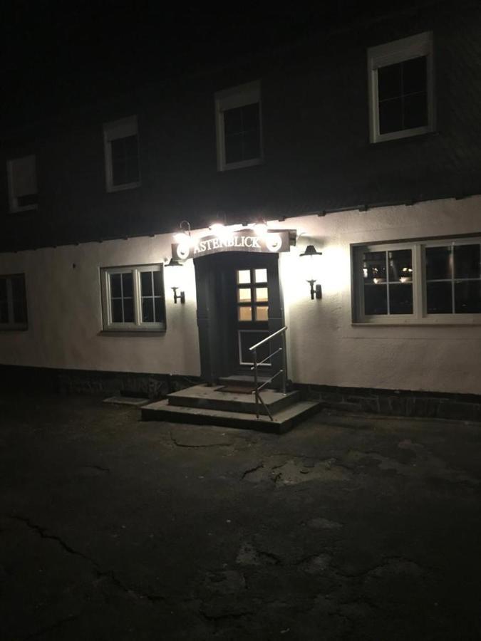 Haus Astenblick In Winterberg Fuer Bis Zu 35 Personen Fuer Wanderveranstaltungen Und Familienfeiern Exterior foto