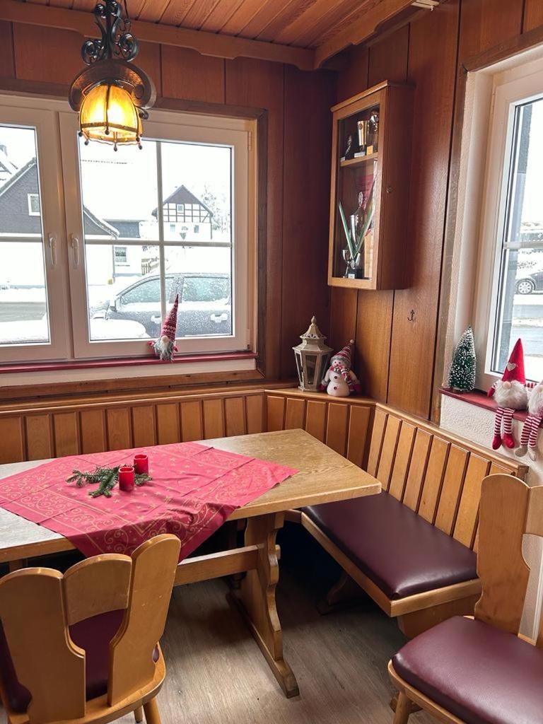 Haus Astenblick In Winterberg Fuer Bis Zu 35 Personen Fuer Wanderveranstaltungen Und Familienfeiern Exterior foto